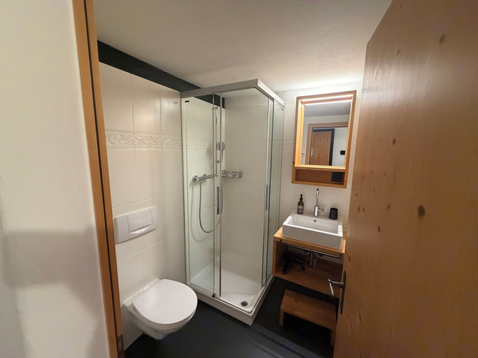 Bathroom 5, Pensiunina, Inn