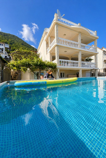 Exterior & Views, Family House with pool & sea view