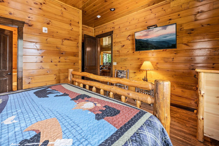 Room 5, The Great Maple Retreat, Sevier
