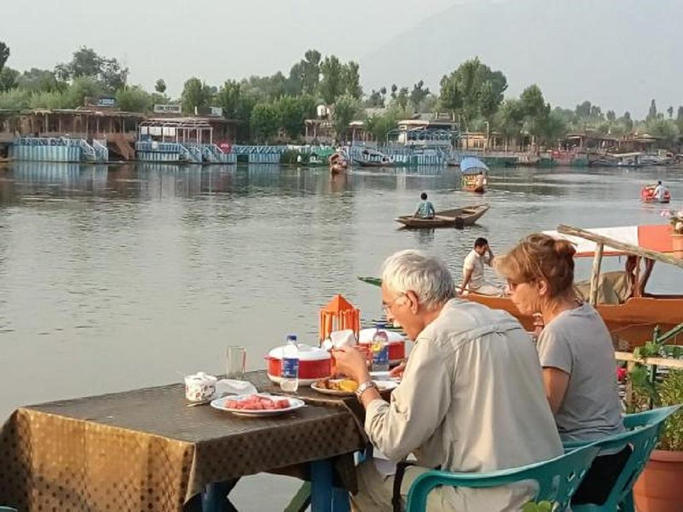 Food & Drinks 3, New Bombay Heritage Group of Houseboats, Srinagar