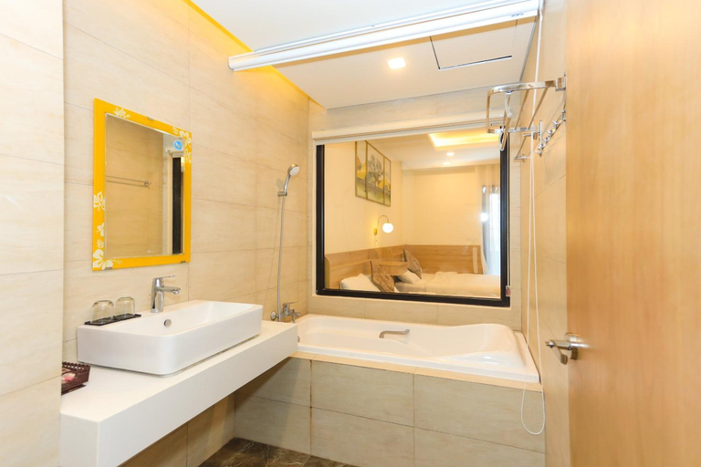 Bathroom 2, FLC Sea Tower Can Ho View Bien Quy Nhon Đep Gia Re, Qui Nhơn
