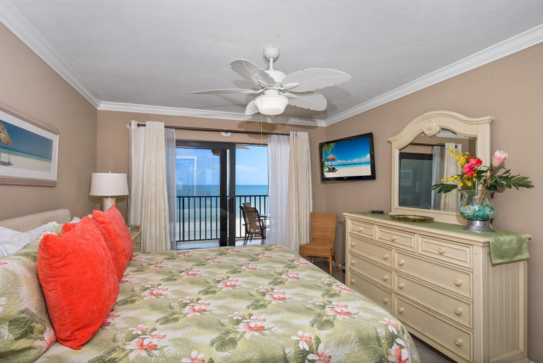 Bedroom 3, Pelican Watch #503, Lee