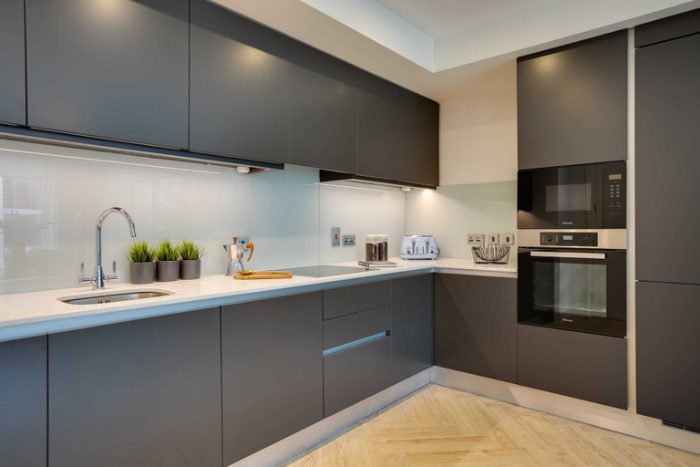 Private kitchen, Apex Executive Apartments - The Benson, Dublin