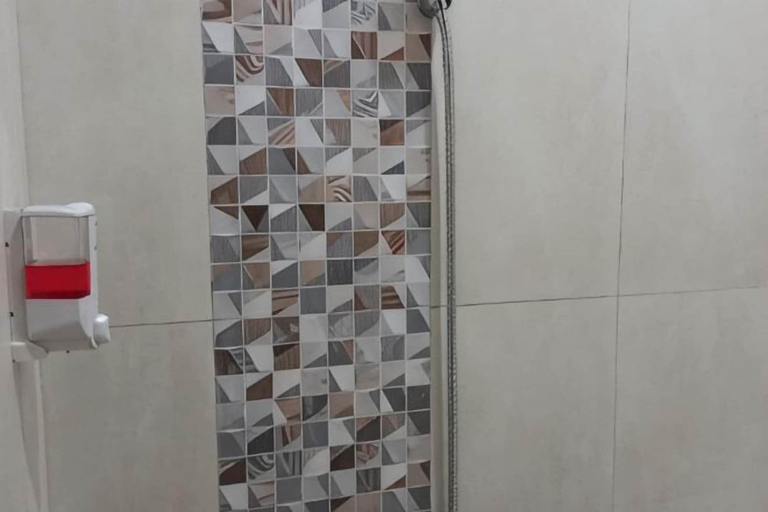 Bathroom, Omah Paulan Guest House, Solo