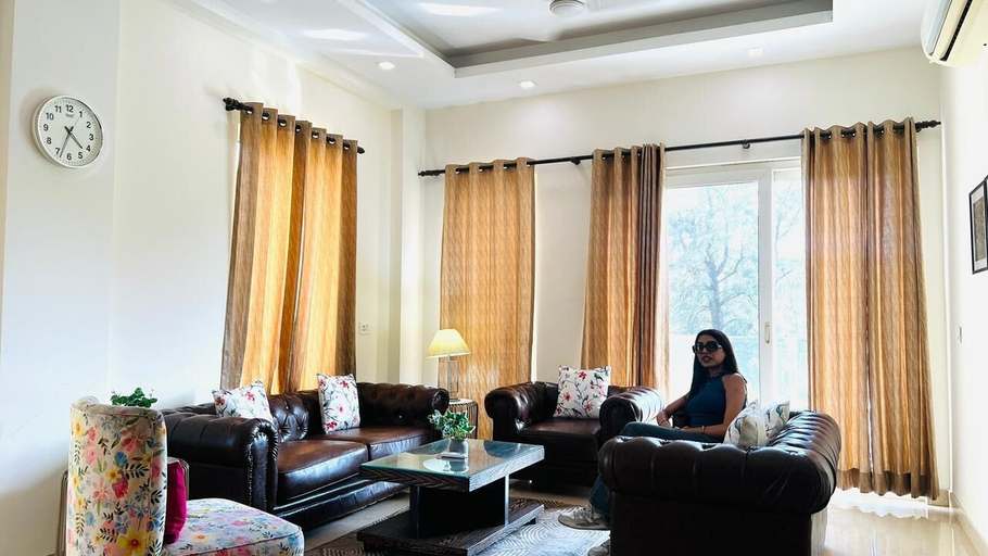 Living area, Bhavya Hotel and Banquets Gurgaon, Gurgaon