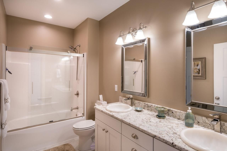 Bathroom 4, Just Perfect, Sevier