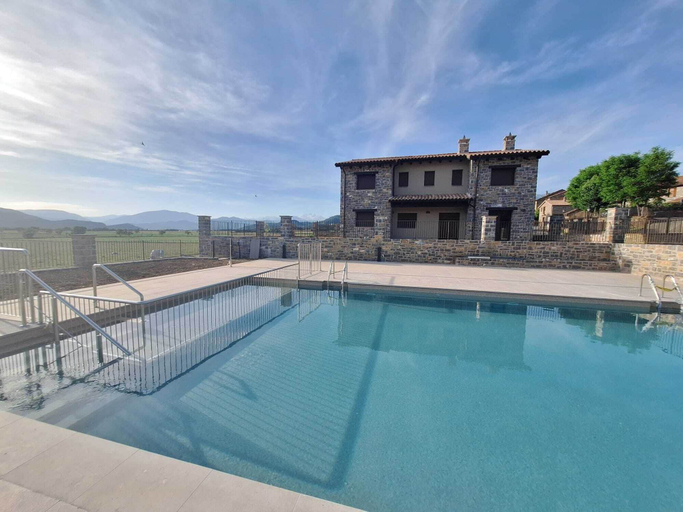 Sport & Beauty 5, Casas Pirineo Aínsa: Pool & Garden, Huesca
