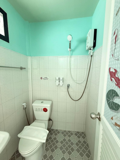 Bathroom 3, BAN SUAN KRATOM CAFE AND RESORT, Muang Nakhon Pathom