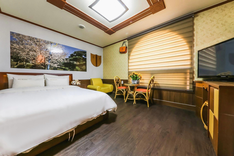 Bedroom 4, Pine Motel, Boryeong
