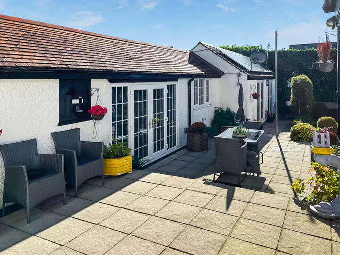 Room 4, Modern King Bed Retreat in Plymouth Private Parking, Plymouth
