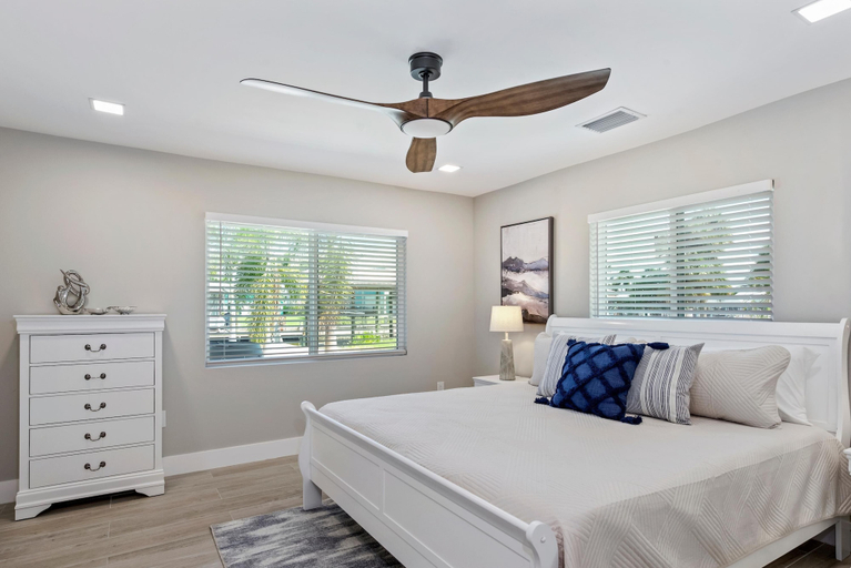 Bedroom 3, Beach and Bay, Lee