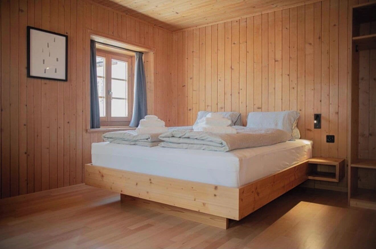 Room 3, Pensiunina, Inn