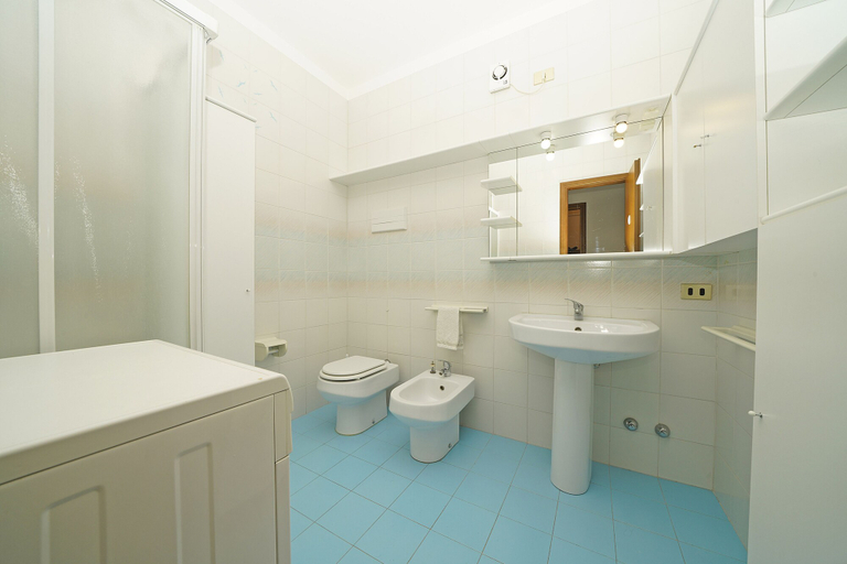 Bathroom 4, Residence Riviera 43 by Wonderful Italy, Brescia