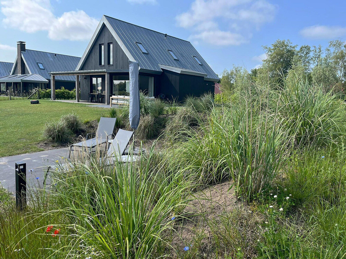 Exterior 2, Fantastic villa located by a lake, Skarsterlân