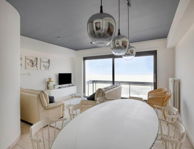 Dining 5, Sea View Apartment for 6 in Zeedijk, West-Vlaanderen