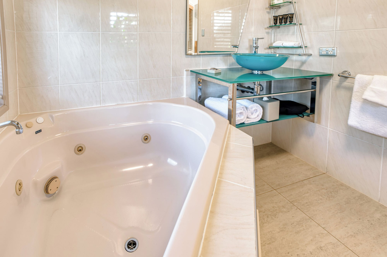 Bathroom 5, Maleny Terrace Cottages, Caloundra - Hinterland