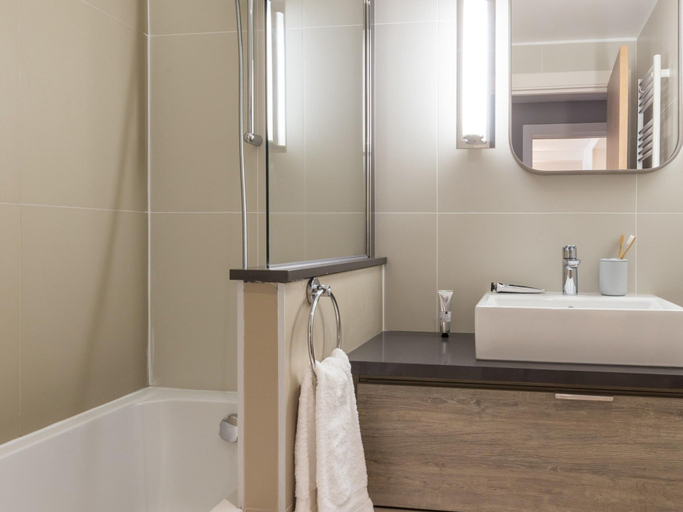 Bathroom 5, Premium Deauville Spa Apartment for 8, Calvados