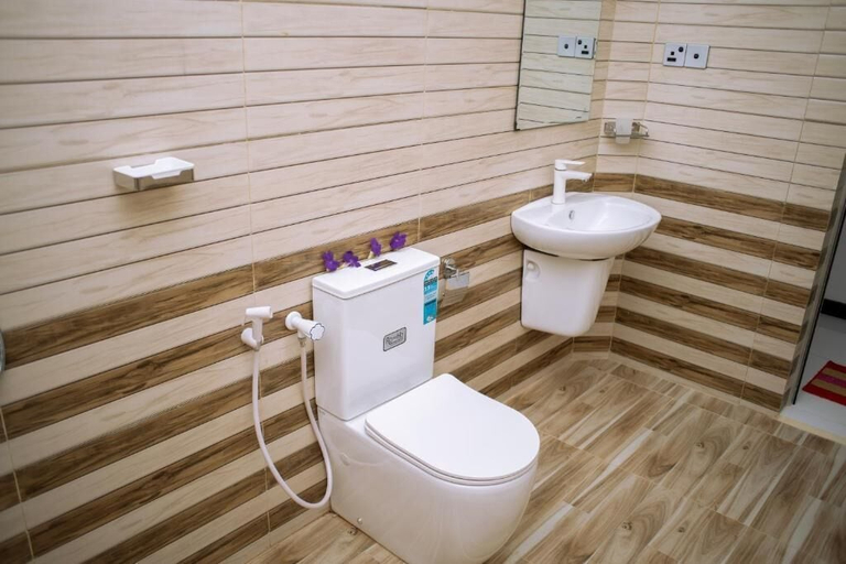 Bathroom 3, Shine park, Thissamaharama