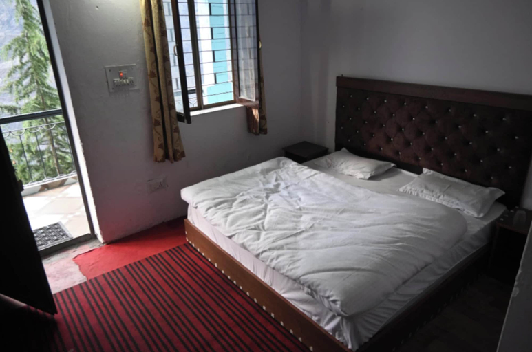 Room 3, Siddharth New Hotel byLowBazar Joshimath, Chamoli