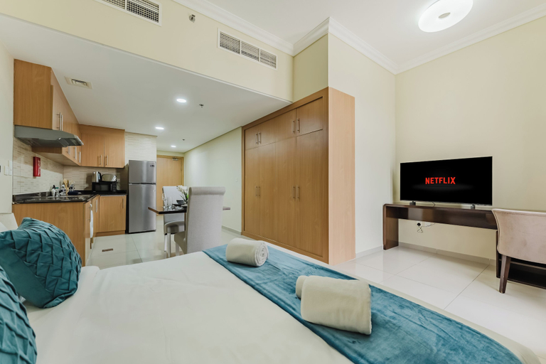 Room 2, PVH - Lincoln Park - Sleek Studio, Dubai