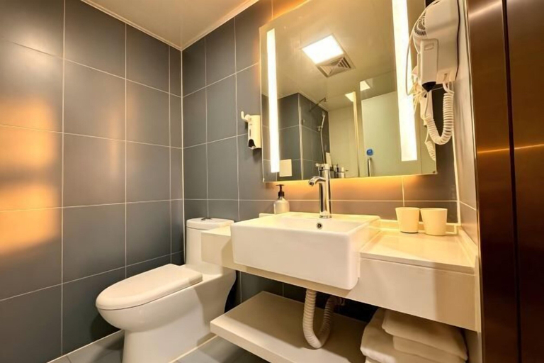 Bathroom 4, HanTing Hotel (Tianjin Hospital Jiefang South Road), Tianjin