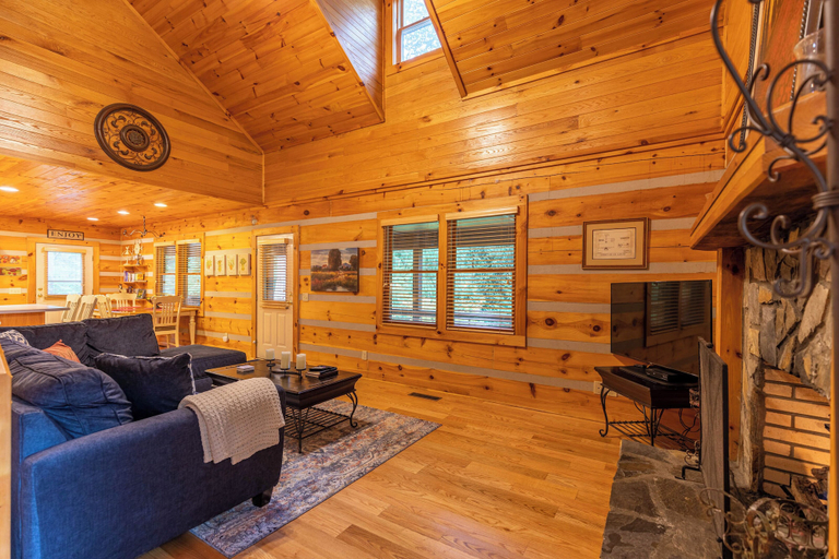 Interior 3, 4J Getaway, Watauga