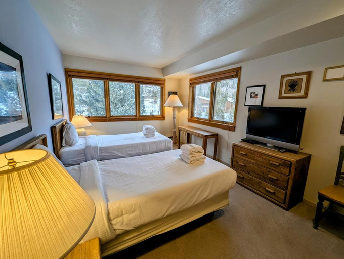Bedroom 2, Quicksilver 1677, Summit