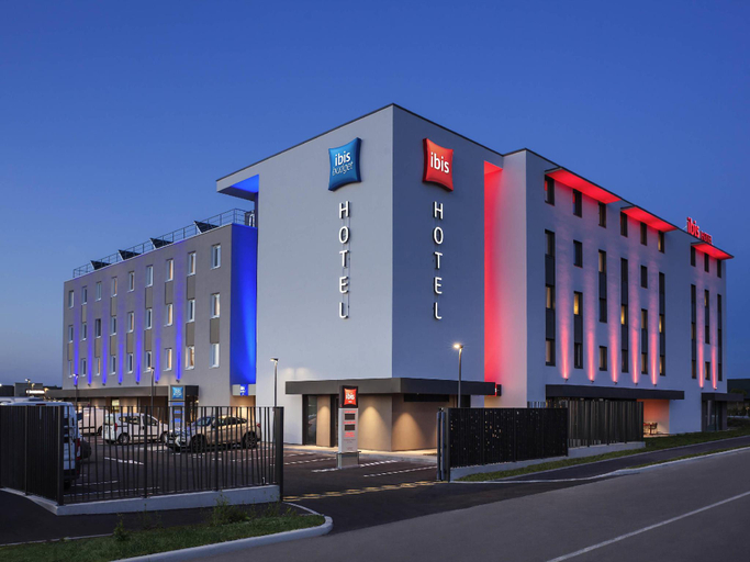 Exterior & Views 2, ibis budget Sens, Yonne