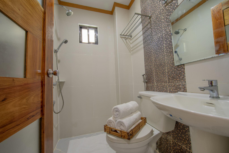 Bathroom 5, Rawis Resort Hotel and Restaurant, Borongan City