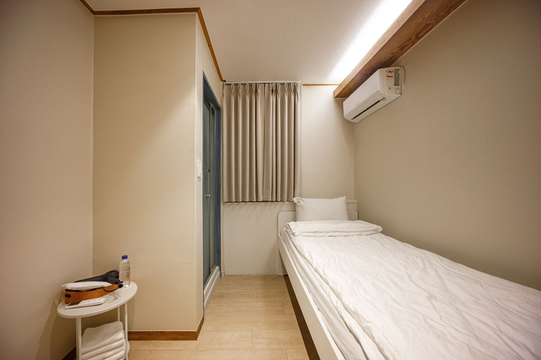 Room 5, Di Alley Myeong-dong, Jung