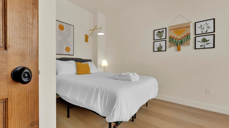 Room 3, Apartmint at South St Philadelphia, Philadelphia