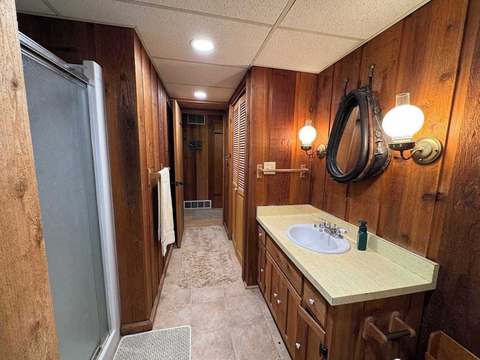Bathroom 2, Stack's Back Bay Retreat, Oneida