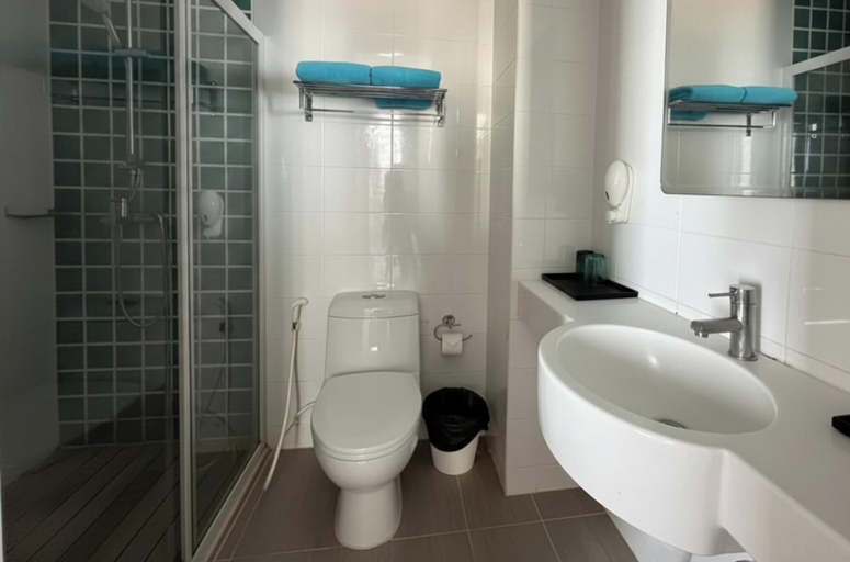 Bathroom 4, Sunday Beachfront View Jomtien Pattaya, Pattaya