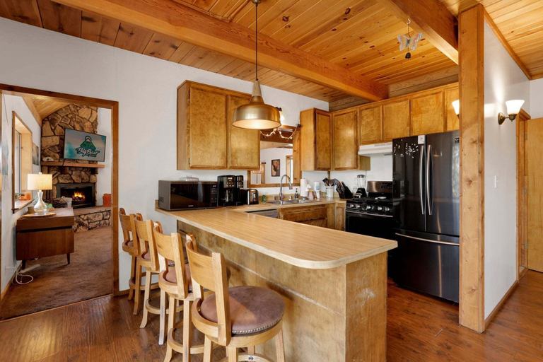 Private kitchen 2, Resting Falcon#2661, San Bernardino