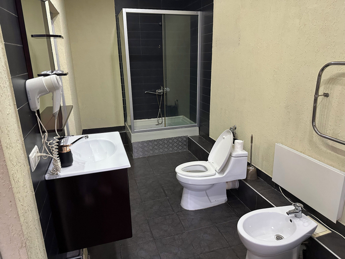 Bathroom 3, Gatsby Ortosay, Bishkek