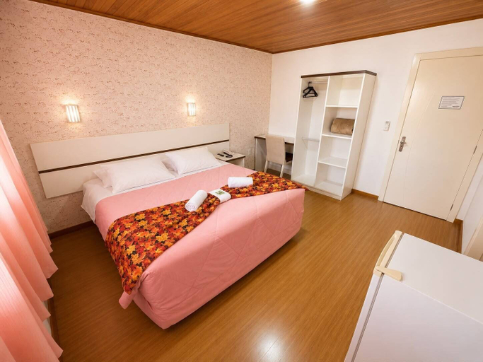 Bedroom 3, Hotel Alpenhof, Gramado