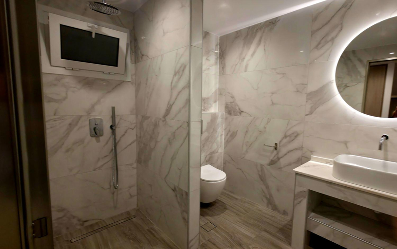 Bathroom 4, Pantheon, South Aegean
