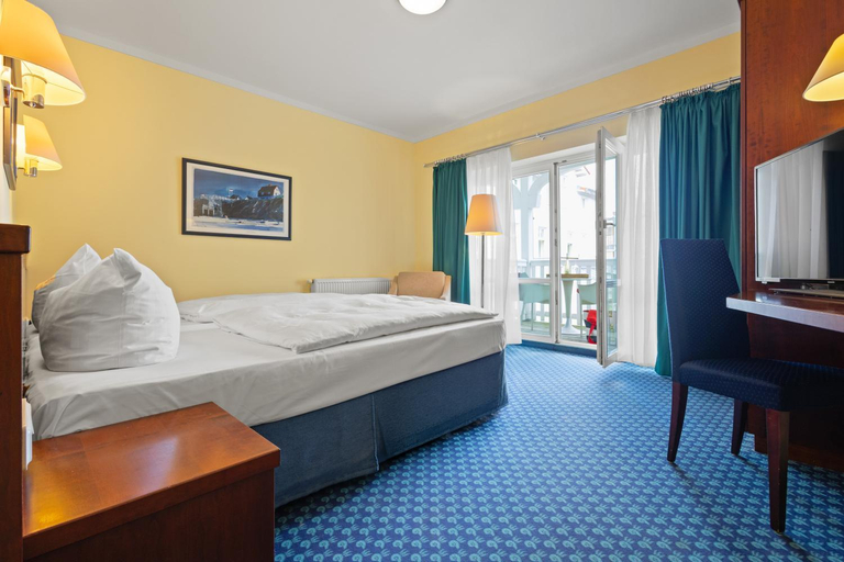 Bedroom 2, Neptun Hotel Kuhlungsborn, Rostock