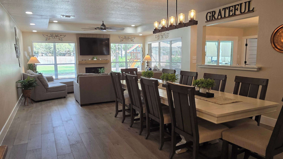 Dining 3, Gruene Gables Pool & Game Room, Comal