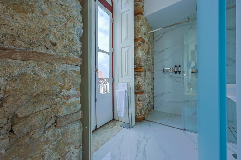 Bathroom 3, Casa da Portagem by PURUS, Coimbra