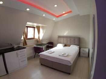 Others 5, Sahrakent Suite, Maltepe