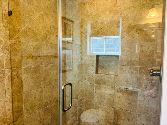 Bathroom 3, Blue Sunset 4 Bedroom Home by RedAwning, Brunswick