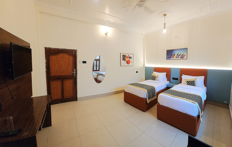Room 2, Gupta Inn by Roadrolls, Varanasi