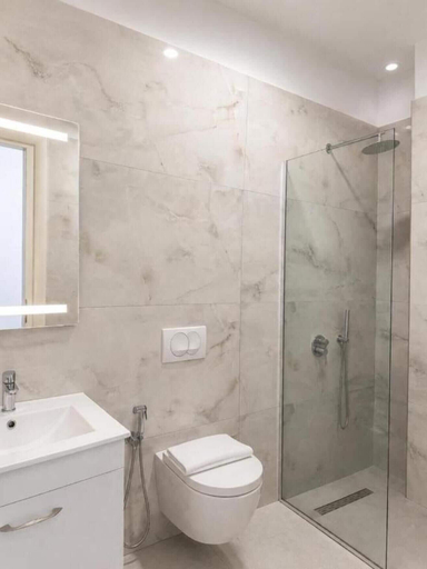 Bathroom 4, Zador Hotel, Sarandës