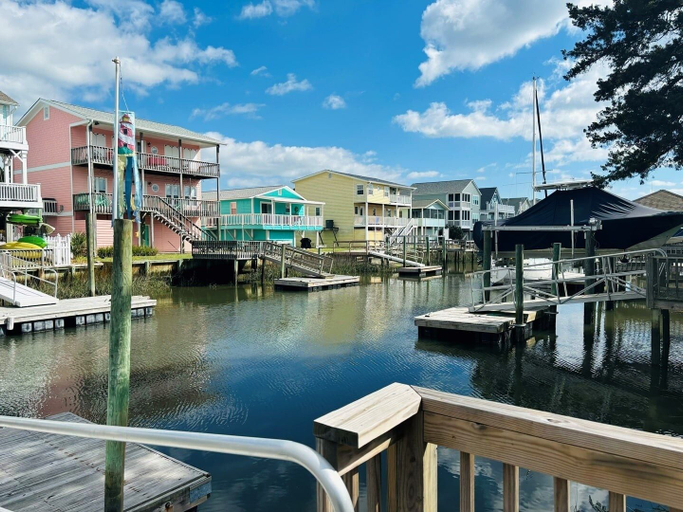 Sport & Beauty 5, Dry Dock - 4 Br Home, Brunswick