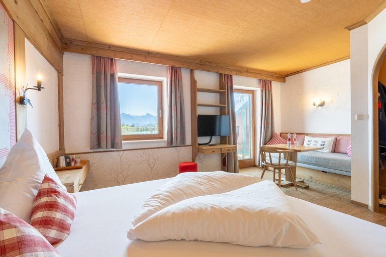 Bedroom 2, Dreimaderlhaus - Das vegetarische Boutique Hotel, Ostallgäu