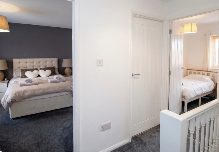Room 4, 3 Bed House - Sleeps 6 - Parking - Pets - Garden, Gateshead