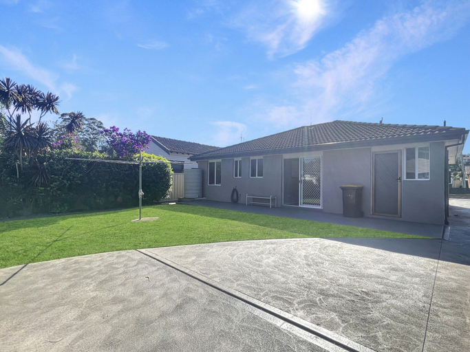 Exterior 5, Family 3-bed Retreat Near Batehaven Beach, Eurobodalla