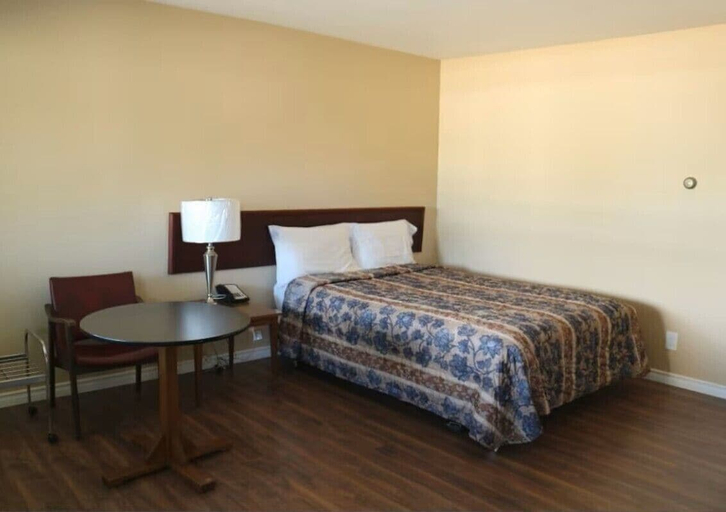 Bedroom 2, COUNTRY SQUIRE MOTOR INN, Peace River