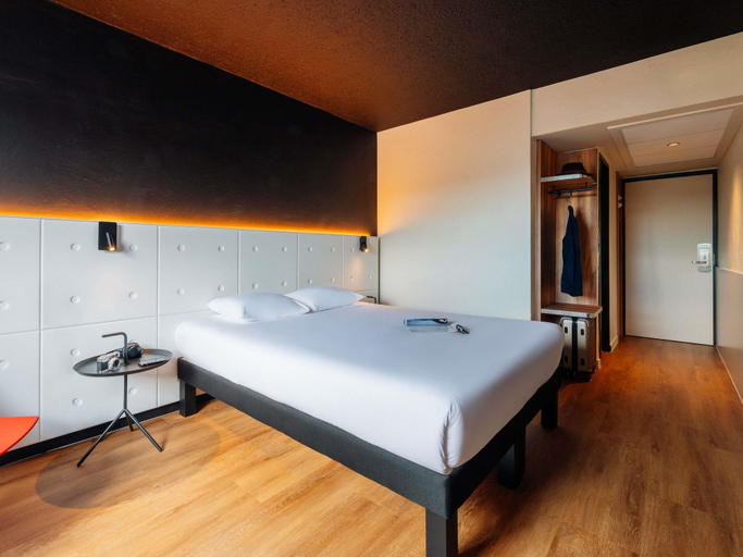 Bedroom 4, ibis Styles Lyon Sud Vienne, Isère